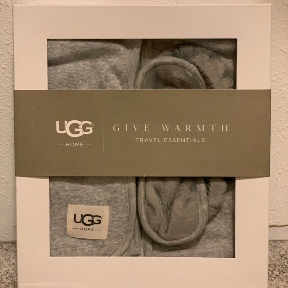 UGG travel essentials set eye mask & lap blanket